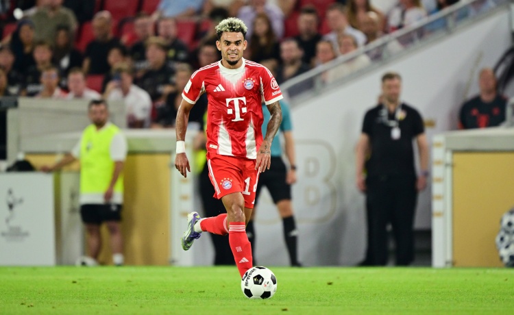 赛车投注-完美开局！迪亚斯加盟拜仁后正赛首秀，收获首球+首冠