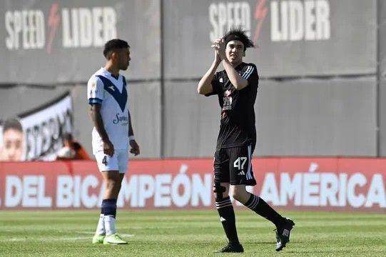 1731465752721063028.jpeg 赛车投注-网红打卡式出场,阿甲营销丑闻?这是对足球的亵渎!