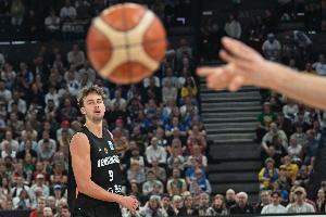 注册观看-两队唯一得分上双!小瓦格纳半场10中3拿到10分3板2助