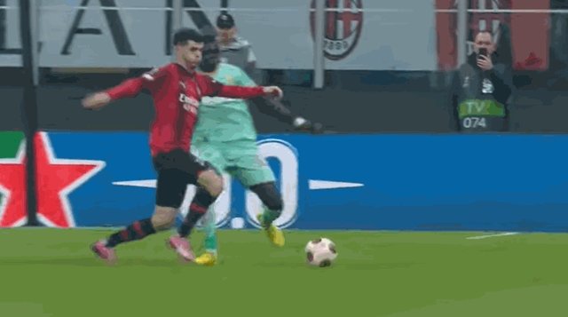 1709853181760046466.gif 【欧联】吉鲁建功,米兰4-2十人布拉格斯拉维亚