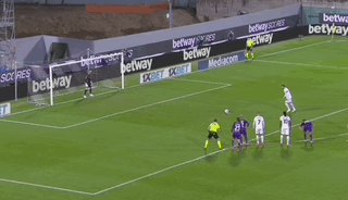 1728451731386097744.gif 注册观看-别迷信“职业”人士,点球被他们玩成了奇葩…