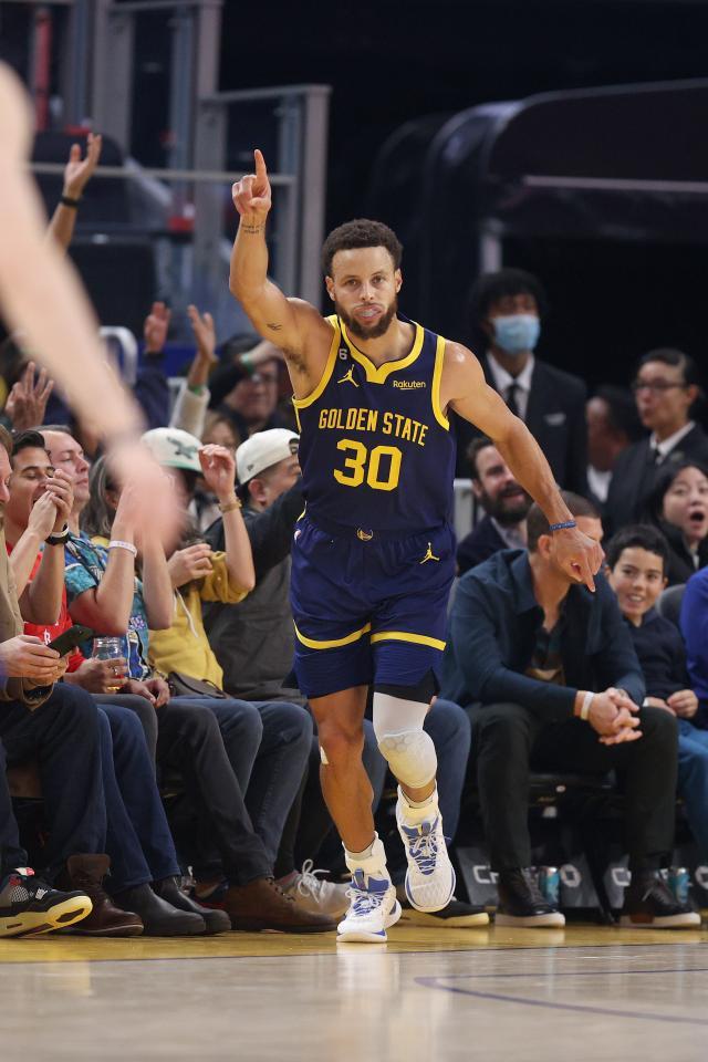 1670130882793028243.jpg 三分命中数25比3!火勇之战变成三分教学局